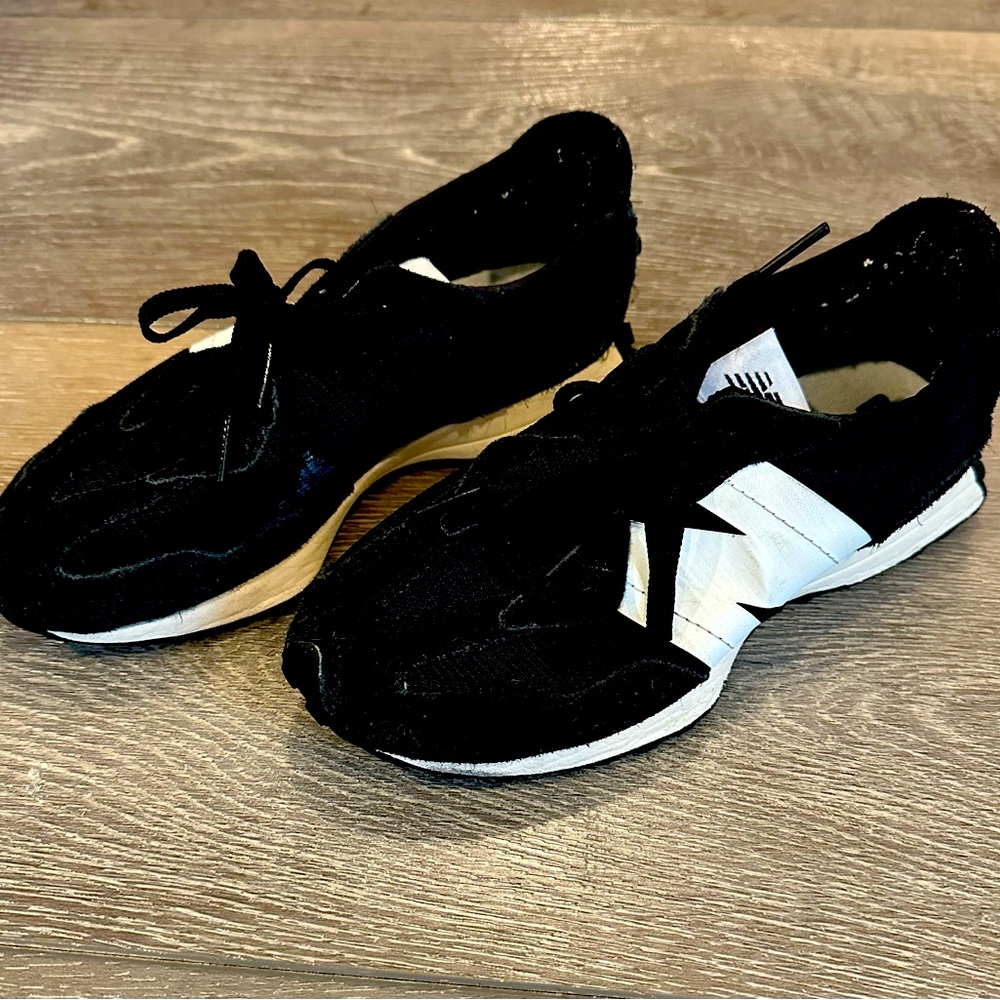 Boys New Balance 327 Size 2